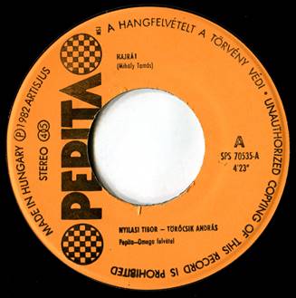 Ein Bild, das CD, Elektronik enth�lt.

Automatisch generierte Beschreibung